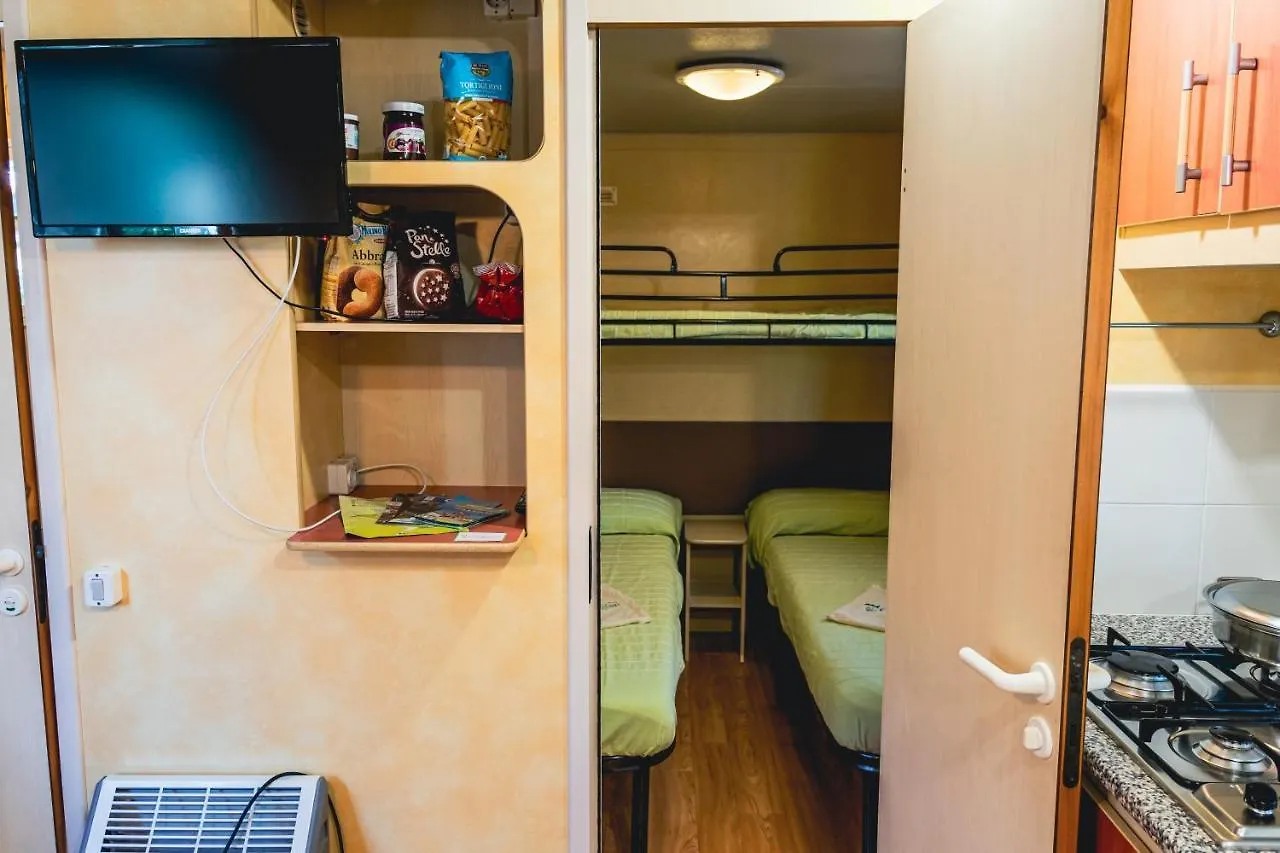 Casa Dei Prati Camping Village Lacona 캠프장